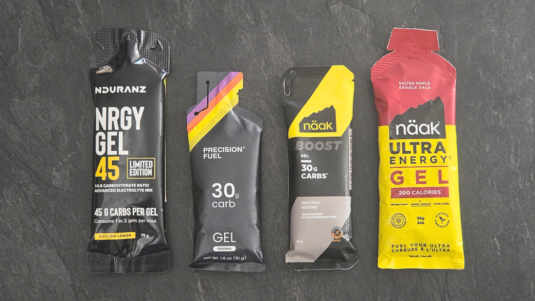 Nduranz NRGY Gel 45, Precision Fuel PF 30, Näak BOOST Gel 30 és Näak ULTRA Gel 200 energiazselék egymás mellett, valós méretkülönbségben.
